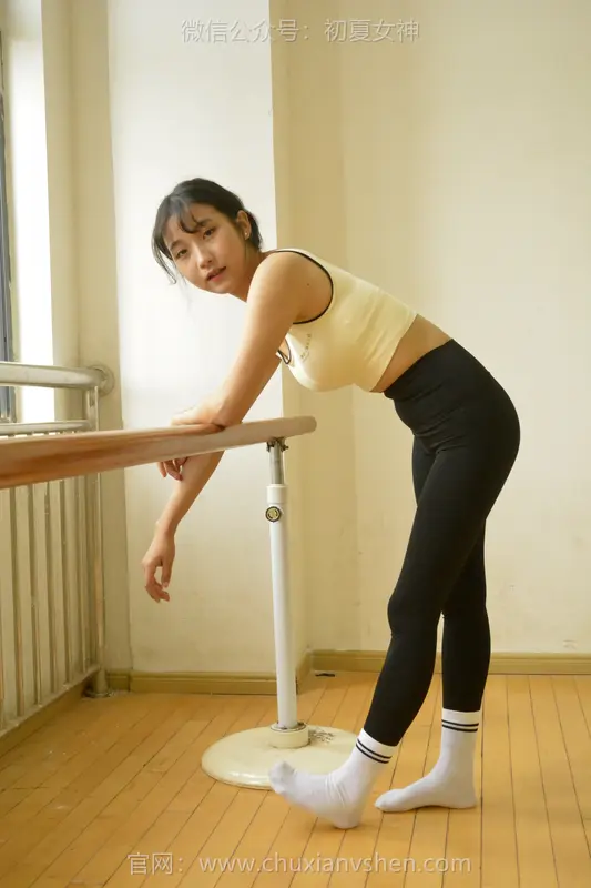 初夏女神 NO.101 点点 瑜伽课 - 初夏女神